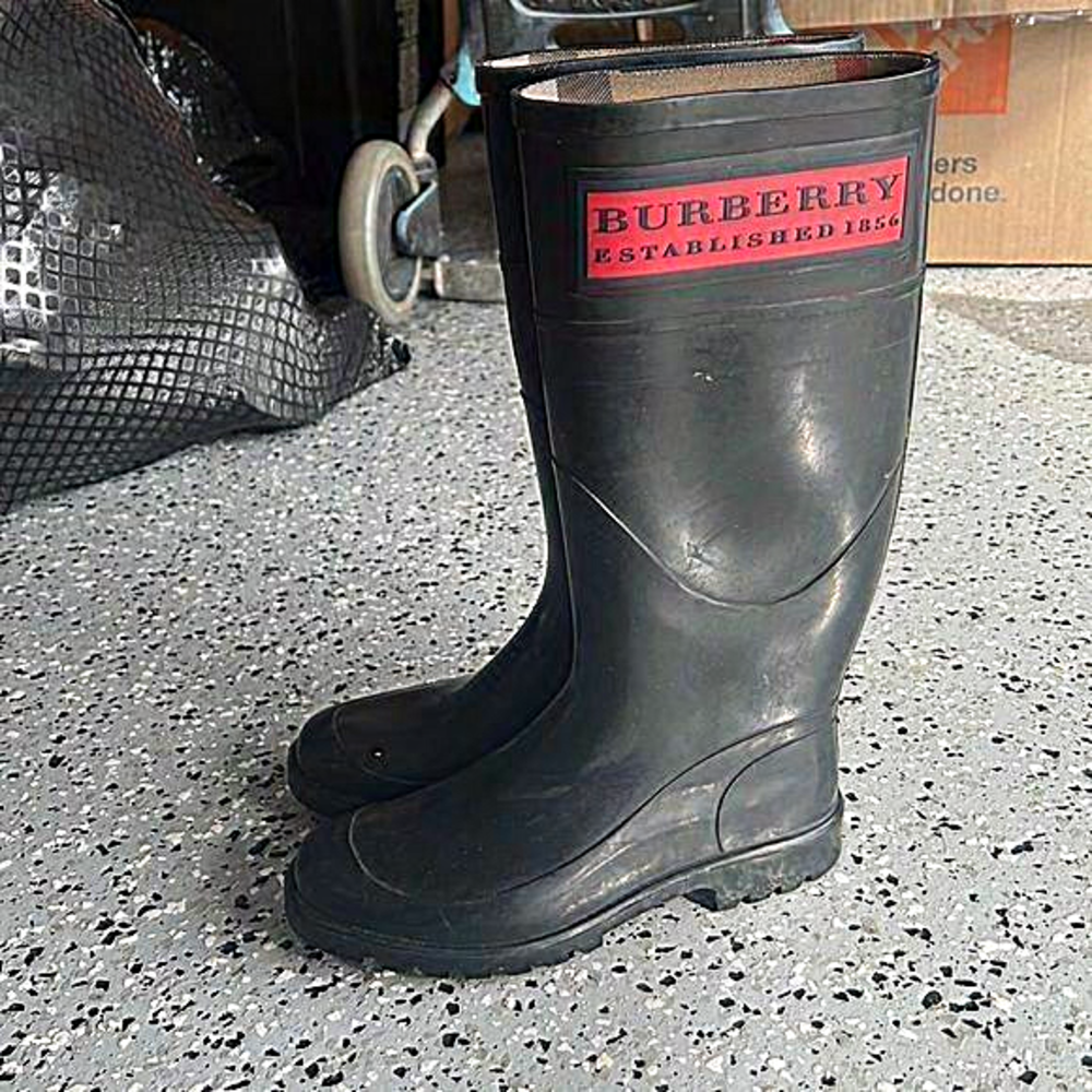 Burberry rain boots‎